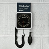 sphygmomanometer-aneroid-welsh-allyn-wall-mounted-with-adult-cuff